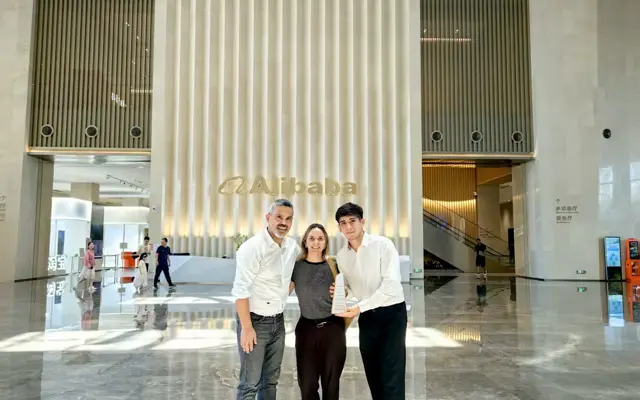 Equipo de BL Corporations en las oficinas de Alibaba